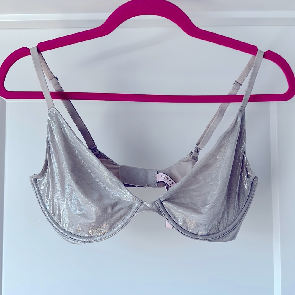 Victoria’s Secret Body by Victoria Unlined plunge bra